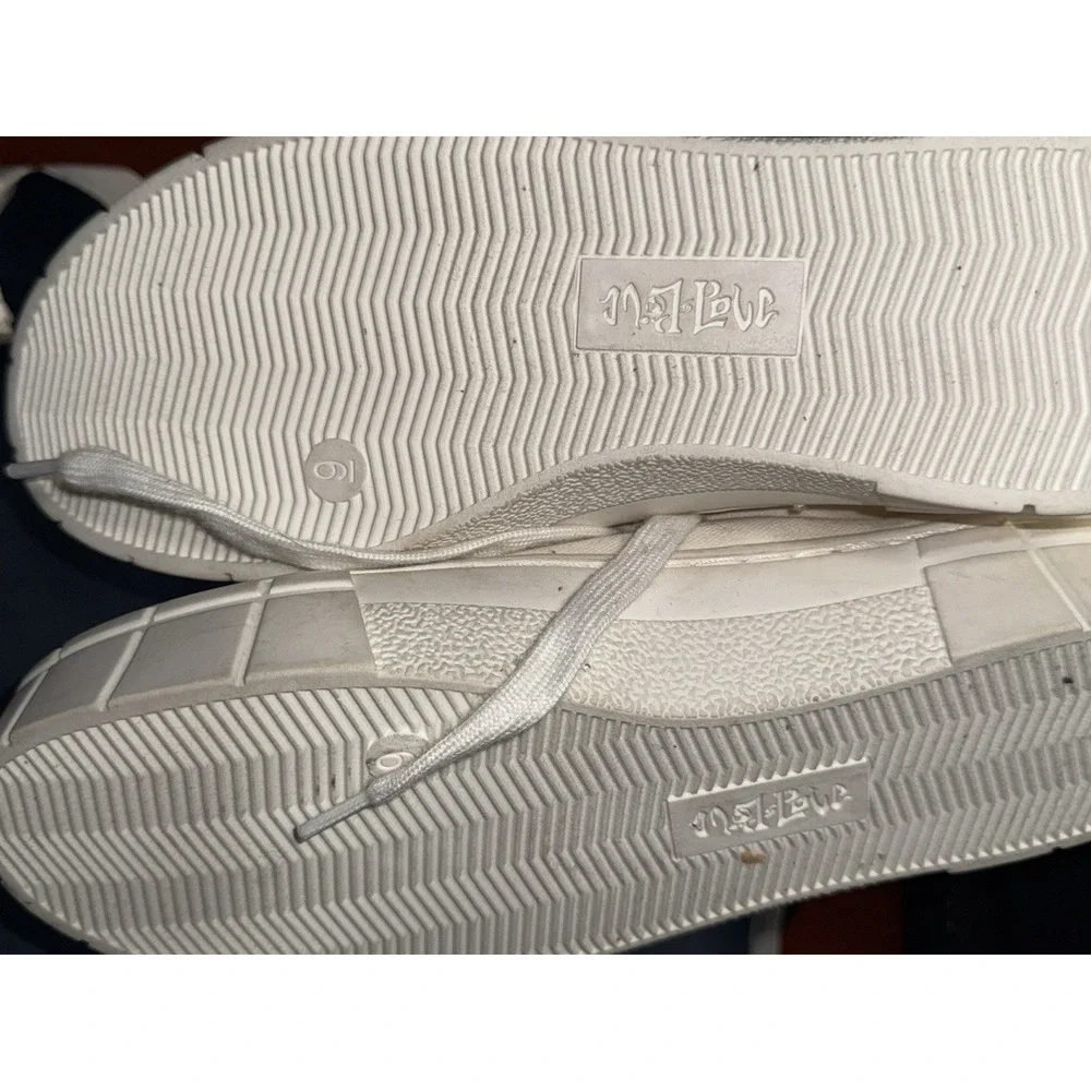 Mad Love Canvas Sneakers Women Fran White Lace Up Shoes Size 9 NWT